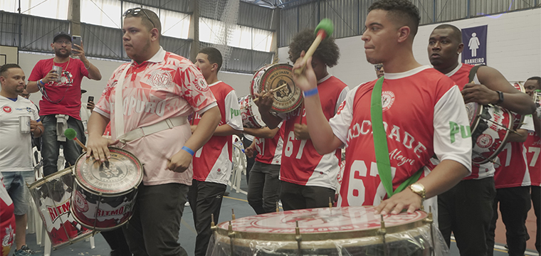 A bateria da Escola de Samba Mocidade Alegre faz alegria da categoria