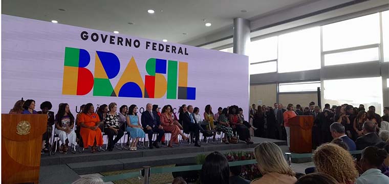 Presidente Luiz apresentou um pacote de medidas para promover a equidade de gêneros e assegurar o direito das mulheres 