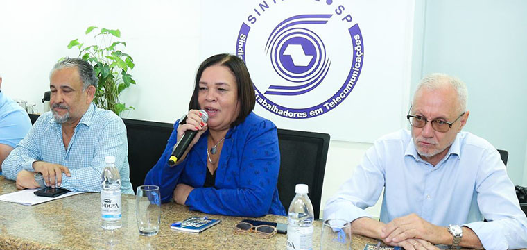 Aurea Barrence, diretora de Relações Sindicais, informa sobre as demandas do teleatendimento