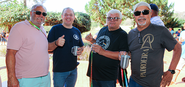Nas pontas o presidente do Clube de Campo de Campinas, Valdir Gomes e o diretor Regional de Campinas, Elisio Rodrigues