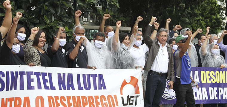 Manifestao em Braslia, ontem (3) com dirigentes e representantes de base do Sintetel (Foto: Andr Oliveira)