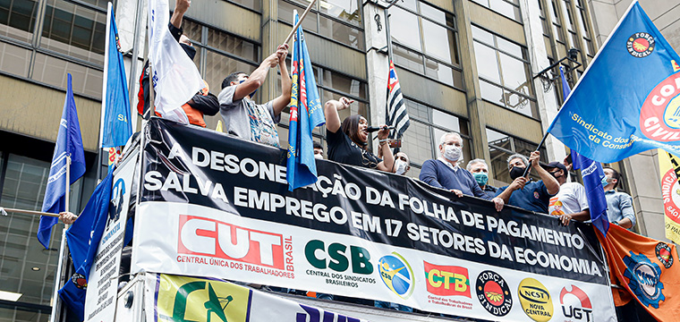 Dirigente do SINTETEL, Aurea Barrence, critica o aumento do desemprego no Brasil e pede desonerao j!