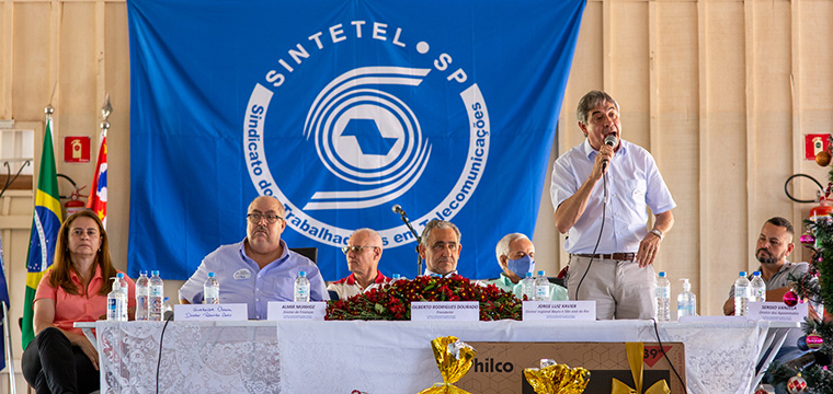Marcos Milanez, diretor Secretário do SINTETEL, dá o seu recado aos aposentados