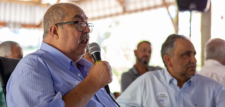 Almir Munhoz, ex-presidente do Sindicato, agradece as homenagens