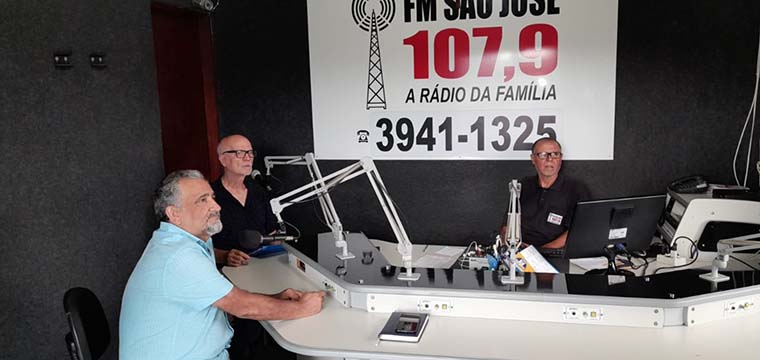 Gilberto Dourado, presidente do SINTETEL, concede entrevista  Rdio So Jos
