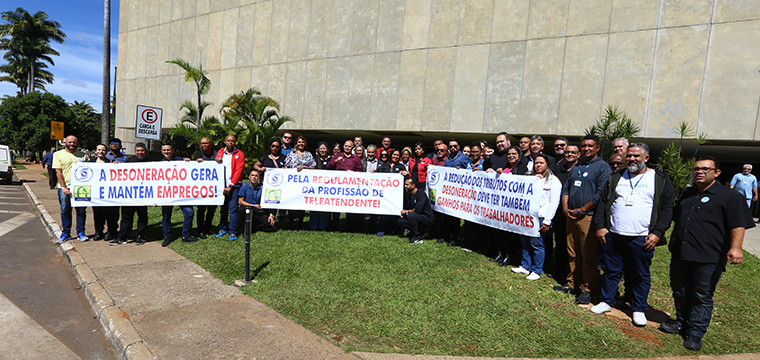 O SINTETEL levou à Brasília suas bandeiras de lutas