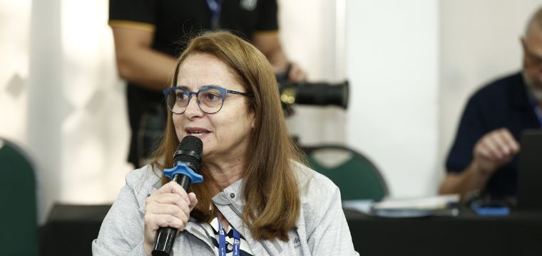 Diretora do SINTETEL, Cristiane do Nascimento, fala no Grupo de Trabalho