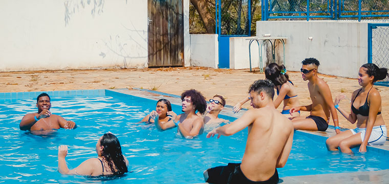 Galera se divertiu na piscina