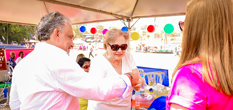 Maria de Lourdes Mandaliti da Concilig sorteou um brinde