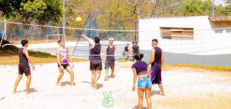 Deu tempo de jogar vlei na areia