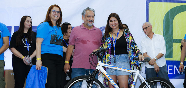 Jenifer Lima, da Vivo - Capital, ganhou uma bicicleta