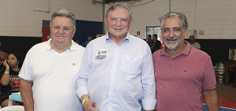 Ramalho da Construo ( ao centro), candidato a vereador, tambm prestigiou o evento dos trabalhadores