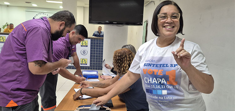 Aurea Barrence, diretora das Relaes Sindicais e coordenadora do Teleatendimento, votou na Sede da entidade.