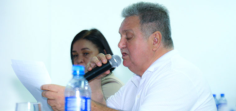 O secretrio Geral do SINTETEL, Mauro Britto, conduziu a assembleia