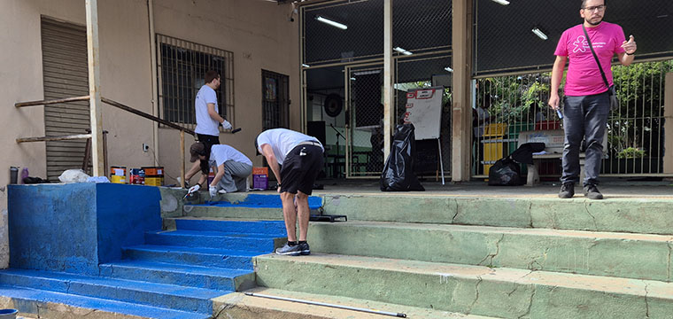 Trabalhadores da Vivo reformam a Escola Felippe Cantuso
