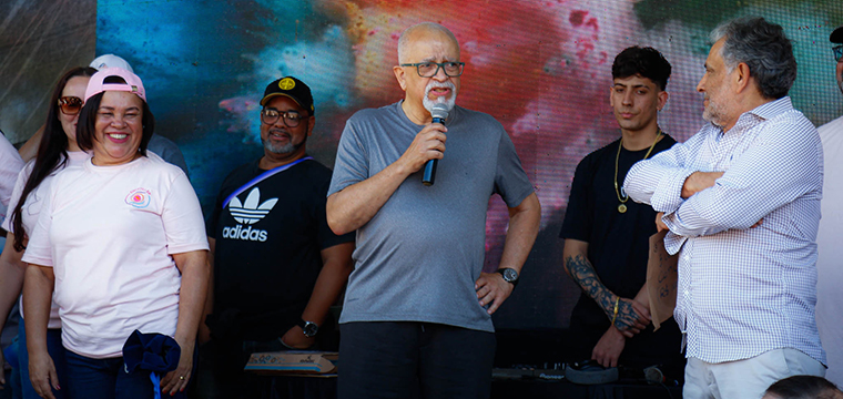 Joo Tadeu Santana, gerente de Relaes Trabalhistas e Sindicais da Atento: Eu quero parabenizar todos vocs pelo Dia do Teleoperador e por esta festa bonita