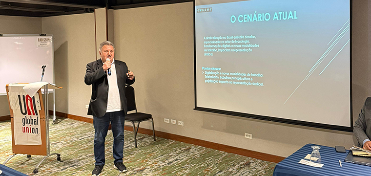 Mauro Britto, secret.Geral do SINTETEL, apresenta o cenrio do setor no Brasil