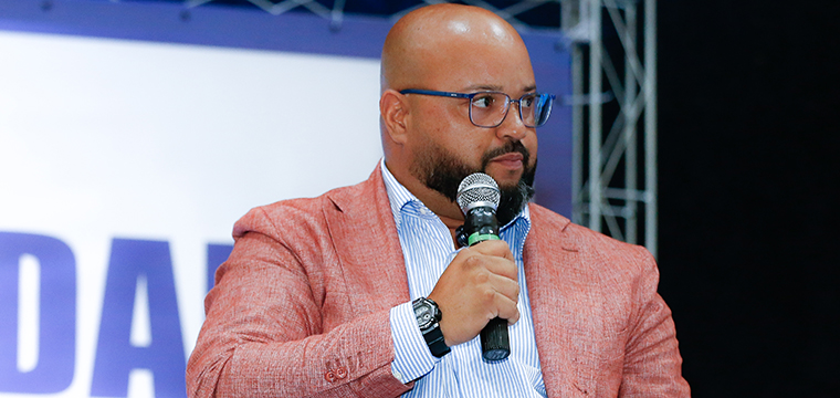 Rogrio Soares - presidente do Sinttel-SC