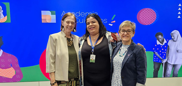 Maria Edna(ao centro) com Lais Abramo e Rosane Silva