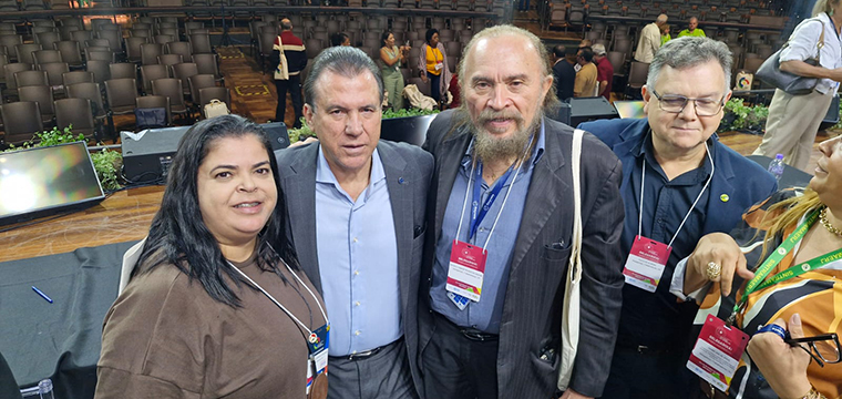 Maria Edna - secret�ria da Mulher do SINTETEL, Canind� Pegado - UGT, e o ministro do Trabalho - Luiz Marinho (ao centro)