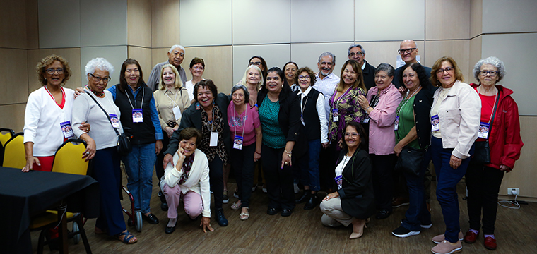 Aposentadas marcam presen�a ao evento da mulher