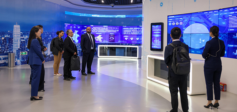 Visita � empresa de telecomunica��es Unicom, em Henan