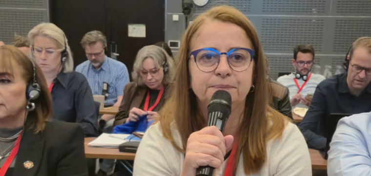 Cristiane do Nascimento, vice-presidenta da FENATTEL, discursa no plen�rio