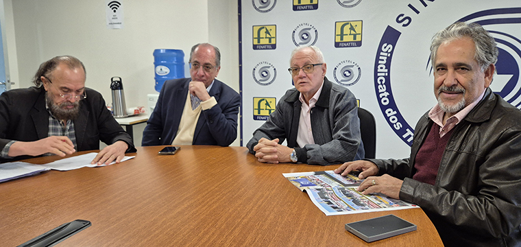 Canind� Pegado e Patah (UGT) Jos� Roberto (presidente da Contcop) e Gilberto Dourado (presidente do SINTETEL)