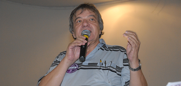 Jose Carlos Guicho, dirigente do Sintetel, d boas vindas s trabalhadoras