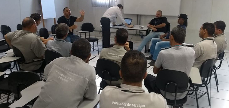 Dirigentes do Sintetel, Anderson, Eugênio e Alecssandro apresentaram à empresa as reclamações dos trabalhadores